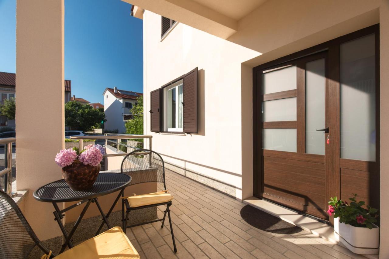 Apartmani Paradiso Кърк Екстериор снимка