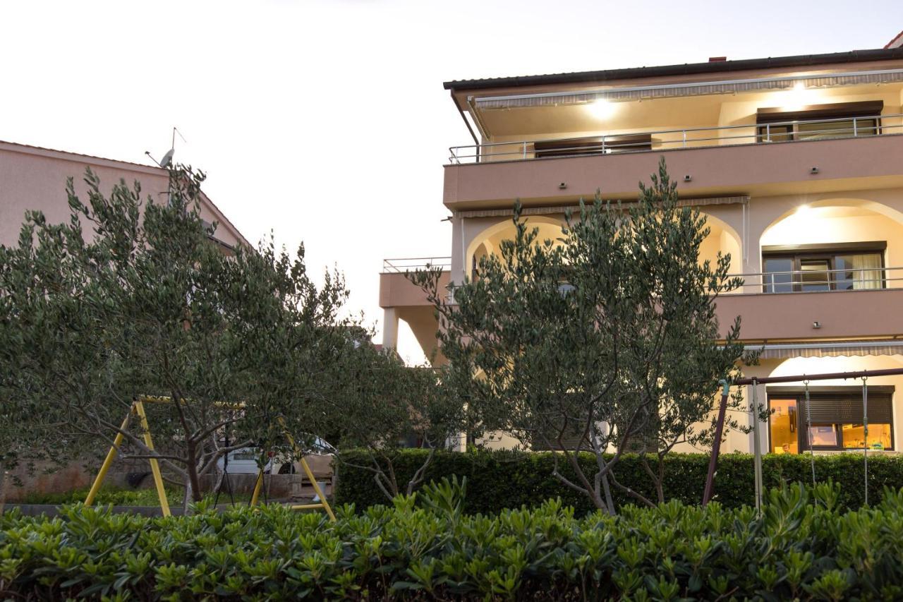 Apartmani Paradiso Кърк Екстериор снимка