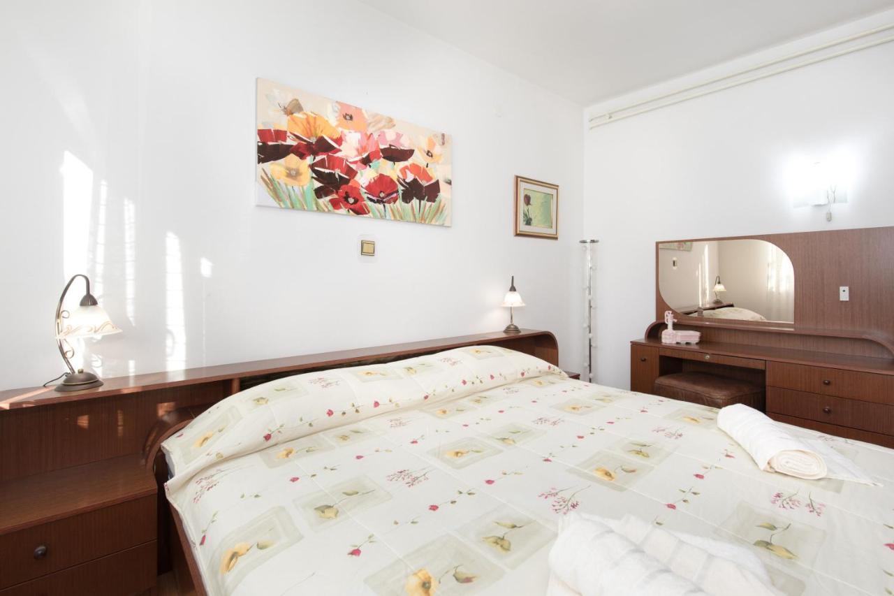 Apartmani Paradiso Кърк Екстериор снимка