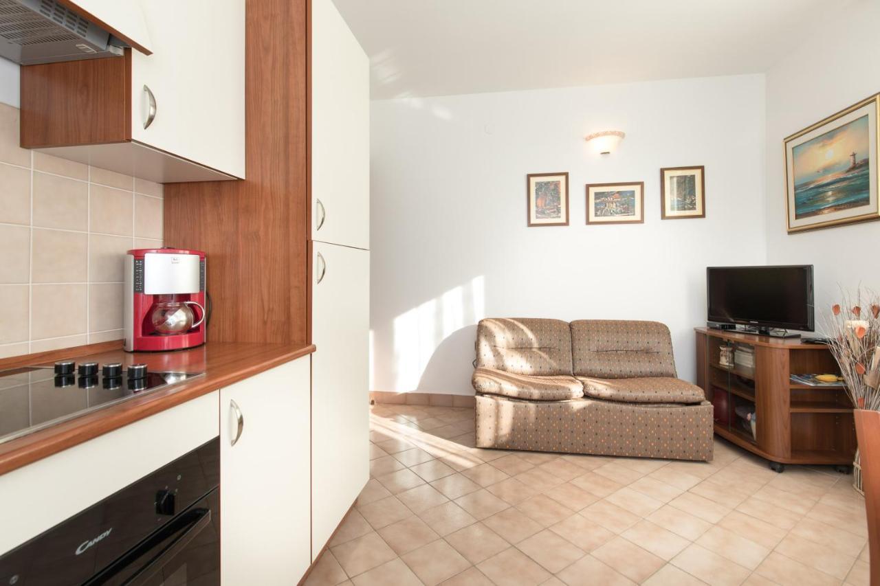 Apartmani Paradiso Кърк Екстериор снимка