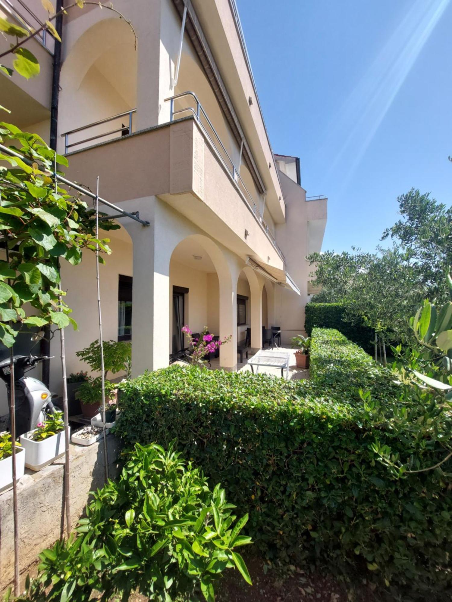 Apartmani Paradiso Кърк Екстериор снимка